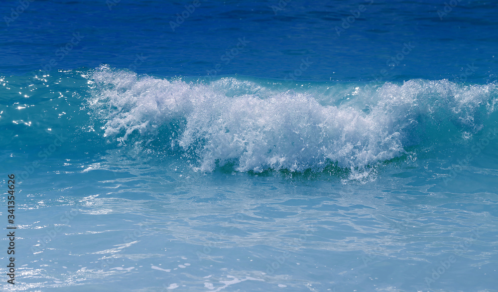 Fototapeta premium Photo beautiful blue sea waves and splashes