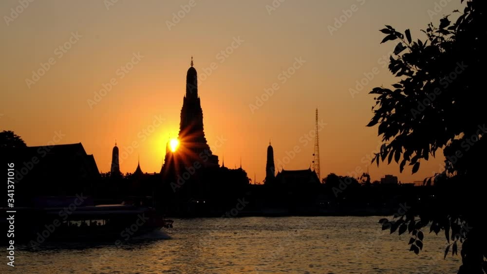Wat Arun, Chao Phraya River, sun, Boat,Reflex Wat Arun, Chao Phraya River, sun, Boat,Reflex