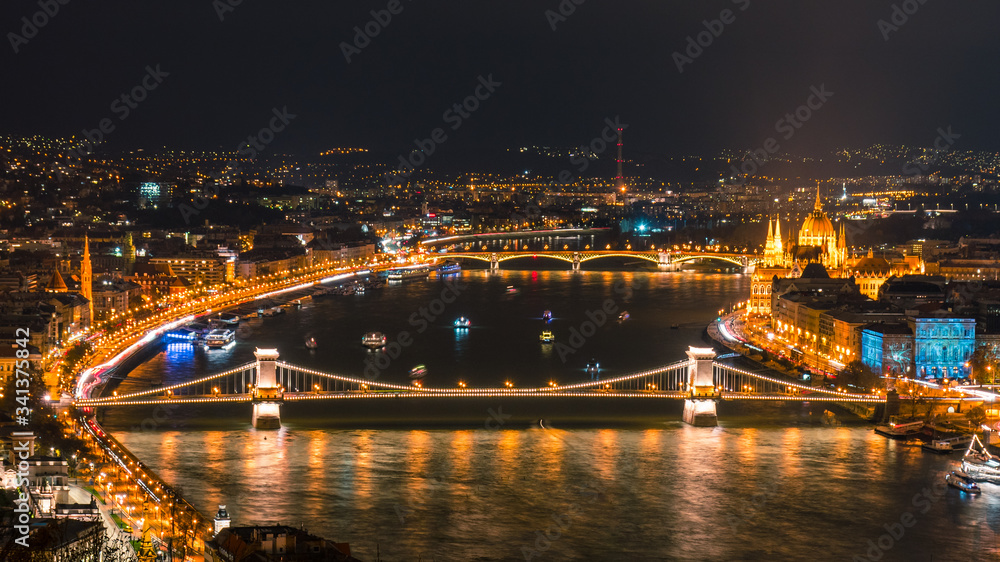 Fototapeta premium Breathtaking view of the Danube in Budapest. You can see the Szechenyi Chain Bridge, the Margit Bridge, and the Hungarian Parliament.