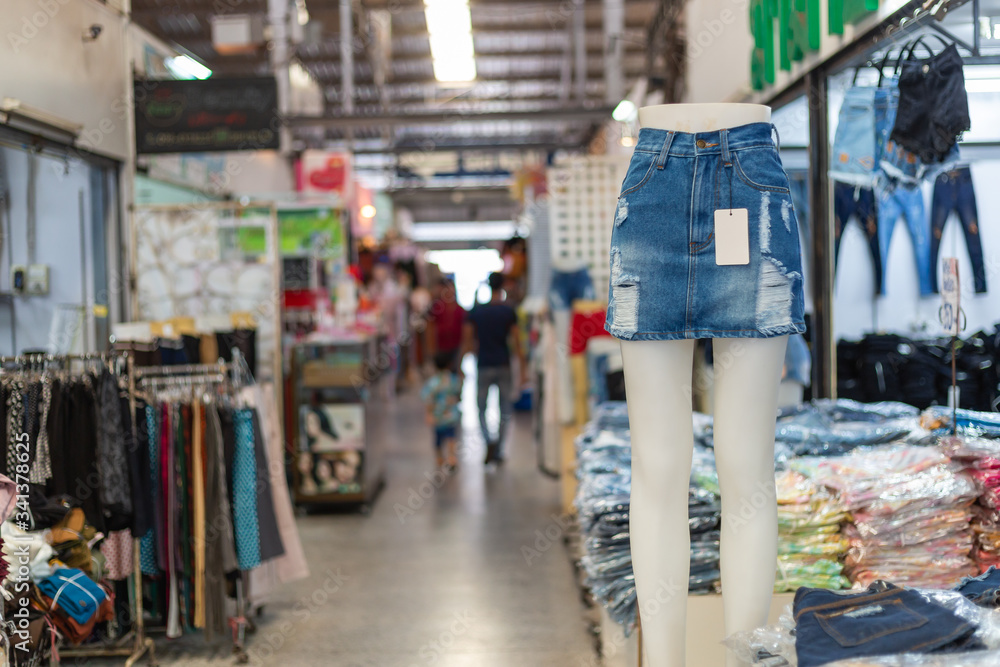 Obraz premium Shop Jeans In The Female Puppets.