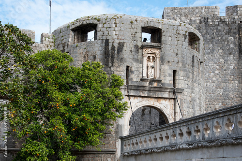 Pile Gate, entrance through the stone wall, to the old town of Dubrovnik, Croatia, Europe