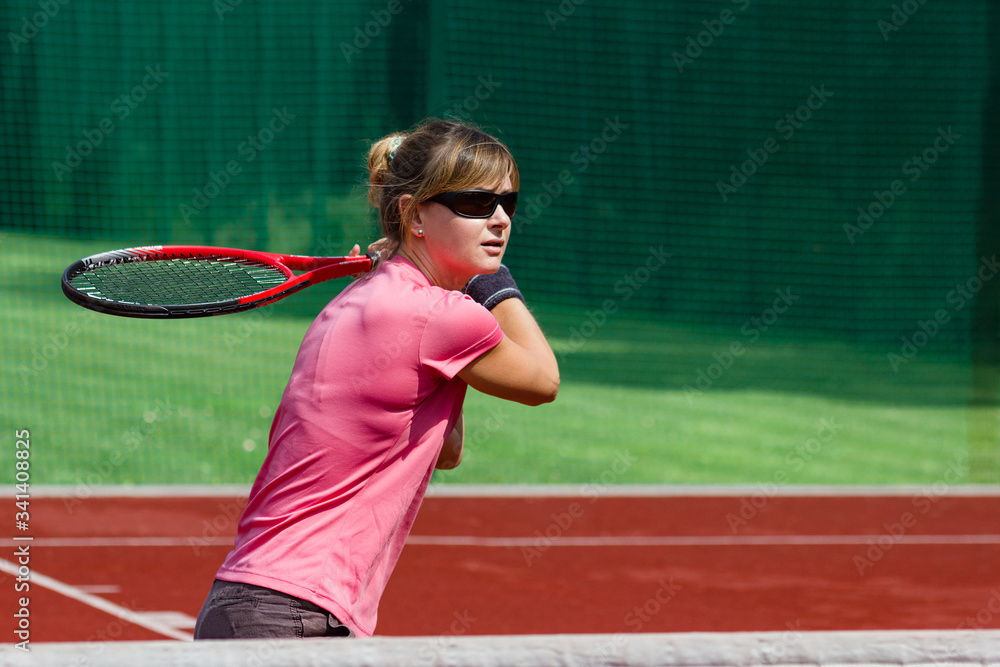 Female tennis player preparing to hit
