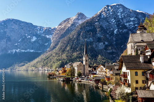 A classic photo of a Hallstatt with its beautiful buildings, Hallstätter See and mountains in the background