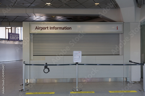 Quadro su tela BERLIN, GERMANY - April 2020,  Airport Information closed - empty main Airport T