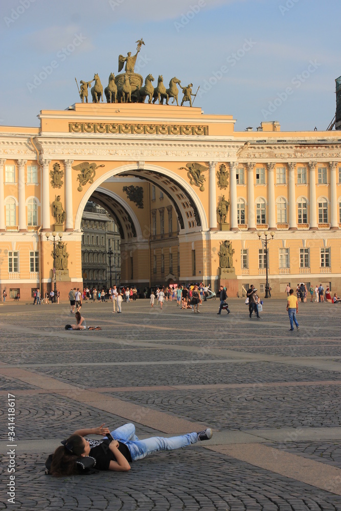 Obraz premium ST. PETERSBURG, RUSSIA - JULY 15, 2019: Palace Square Architecture with Tourists. Main City Square Scenic View with Hermitage museum.
