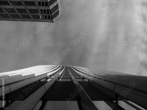 Edificio Sky Grden perspectiva desde abajo photo