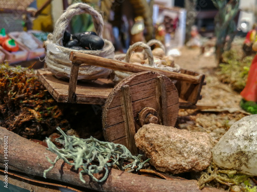 pequeño carro de madera para maquetas en miniatura