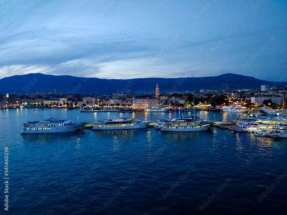 Porto di Spalato (Split) di sera visto da una nave