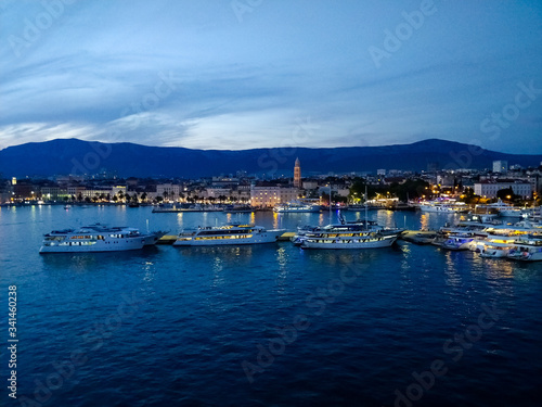 Porto di Spalato (Split) di sera visto da una nave
