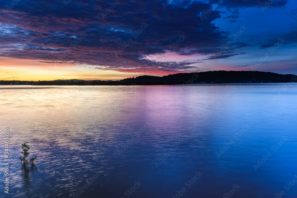 Fototapeta premium High Cloud Sunrise over the Bay