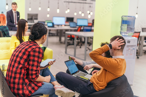 Obraz na plátně Multiethnic group of employees working in a google environment company