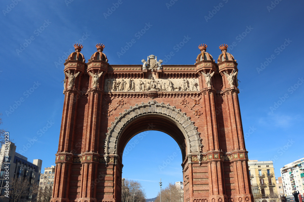 Obraz premium Arc de Triomphe of Barcelona on a sunny day, Catalonia, Spain