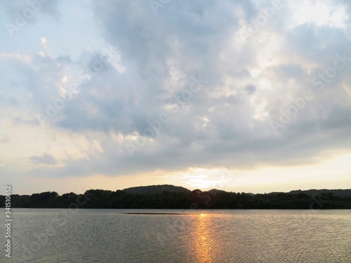 日本の田舎の風景 7月 川辺の夕景