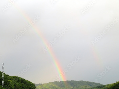 Fototapeta Naklejka Na Ścianę i Meble -  日本の田舎の風景　7月　虹と曇り空