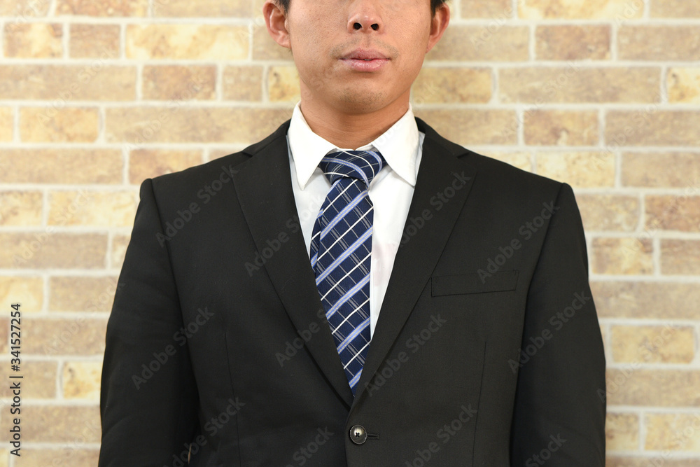 スーツ姿の男性 スーツ姿の男性