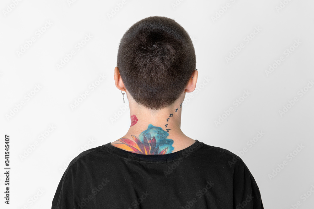 Obraz premium Cool tattooed skinhead woman