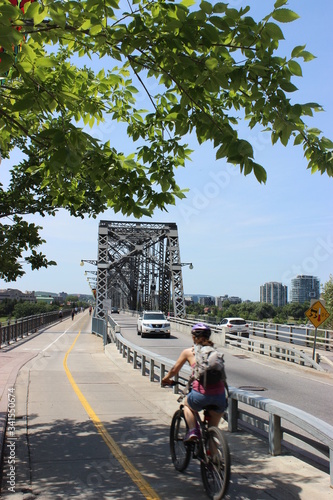 Morning bridge traffic in Ottawa
