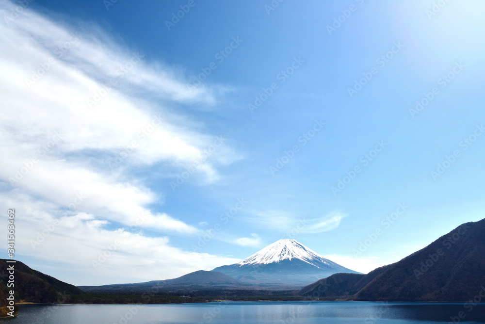 広がる青空と富士山