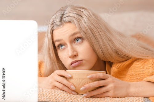 Beautiful young woman drink...