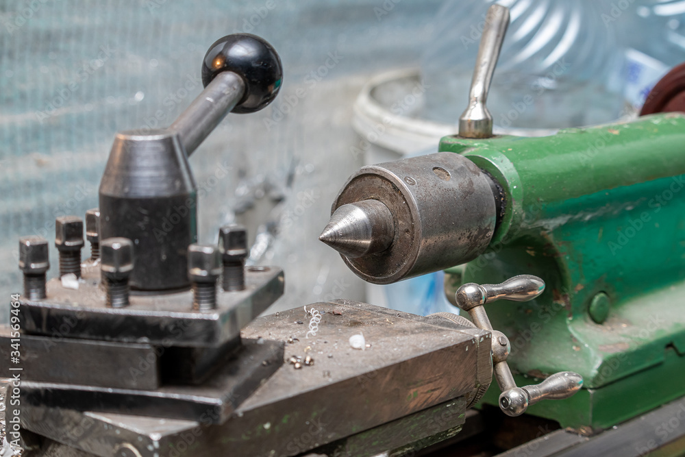 The main working units of the lathe. The main working units of the lathe.