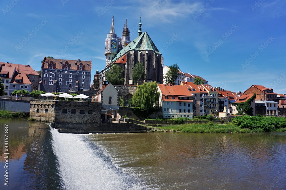 Obraz premium View to the old town of Goerlitz and the Lusatian Neisse river from Zgorcelec