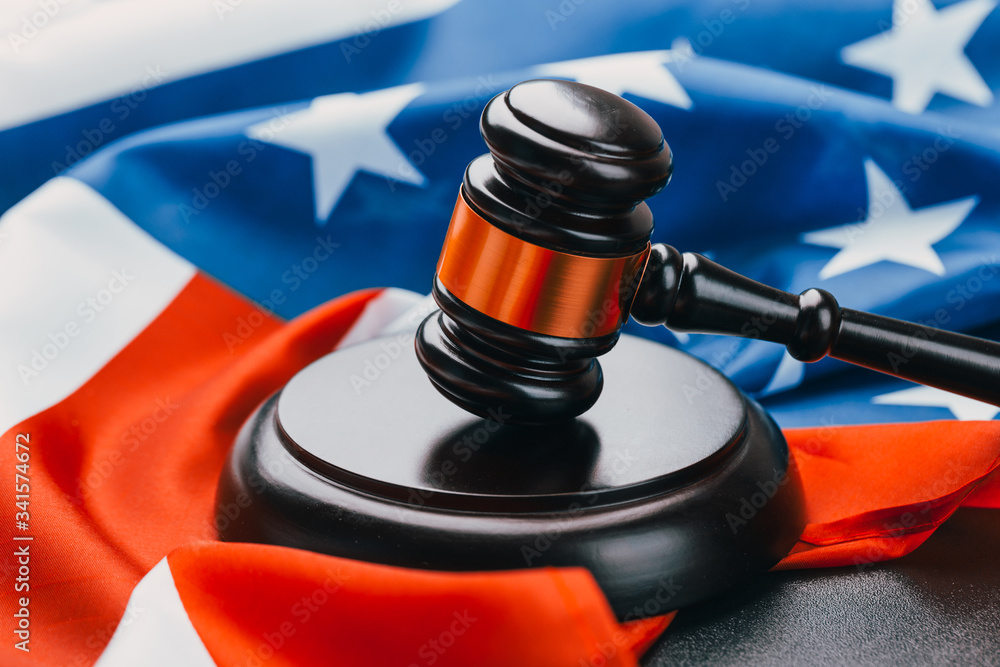Obraz premium Judge gavel on the background of the flag united states of America
