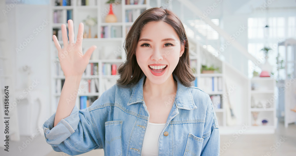 woman introduce about herself woman introduce about herself