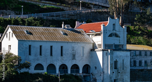Foto Alcatraz islands Military chapel with Guard house and Sally port and Eletric Rep