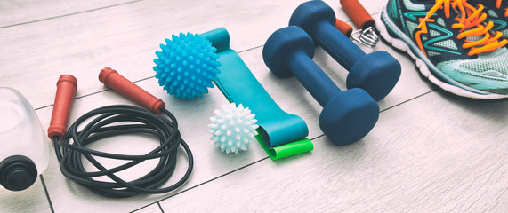 Fotobehang Fitness Sportbenodigdheden op houten vloer thuis  © SkyLine
