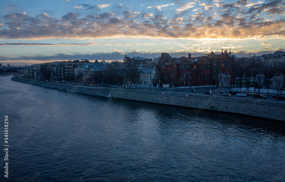 Fototapeta premium Moscow river in the area of the Cathedral of Christ the Savior in Moscow at dusk.