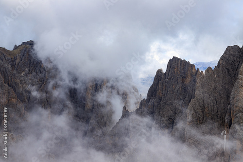Creste e nuvole dalla cima del Sassopiatto, Dolomiti