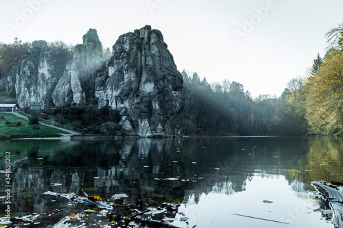 Fototapeta Naklejka Na Ścianę i Meble -  Amanecer en el lago