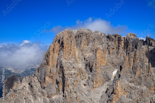 Sassolungo fotografato dalla cima del Sassopiatto, Dolomiti