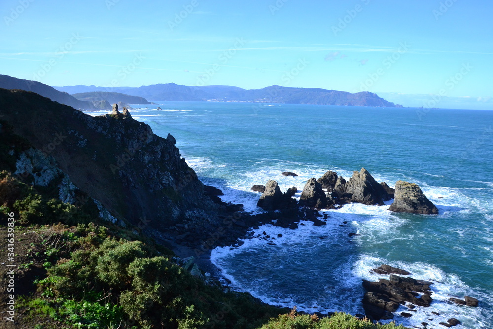 Obraz premium The ocean that caresses cliffs