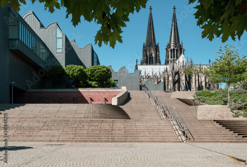 Treppe und der Kölner Dom
