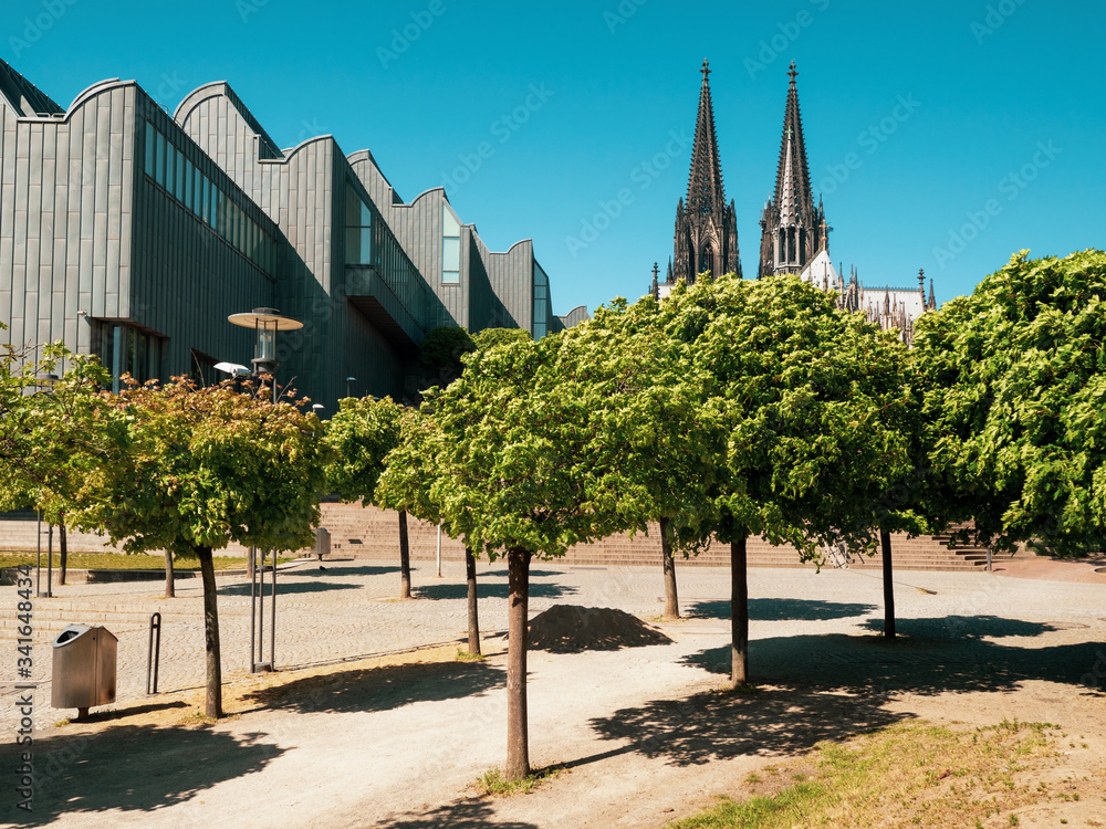 Kölner Dom und die Philharmonie Kölner Dom und die Philharmonie
