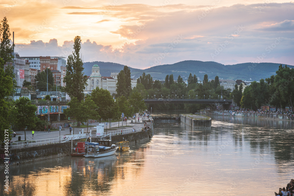 Naklejka premium The Donaukanal (Danube Canal) in Vienna during golden hour.