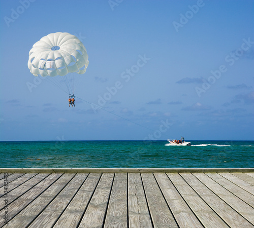 Empty wooden platform besid...
