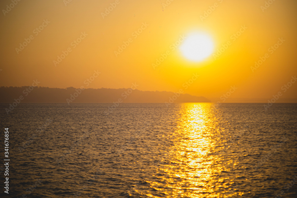 Fototapeta premium sunrise over the sea in havelock andaman india