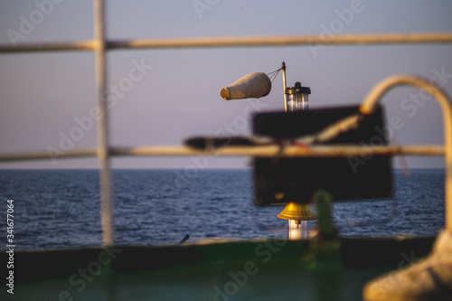 Fototapeta Naklejka Na Ścianę i Meble -  view over the horizon from a ship in indian ocean 