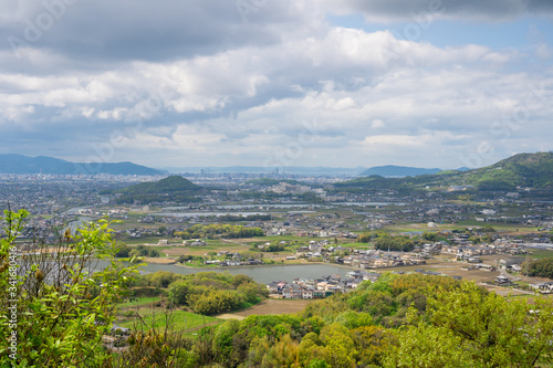 新緑と街並み(香川県高松市～三木町)