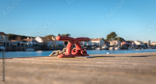 Obraz na płótnie Mooring hook and rope on a pontoon Cape Bay Agde w salonie