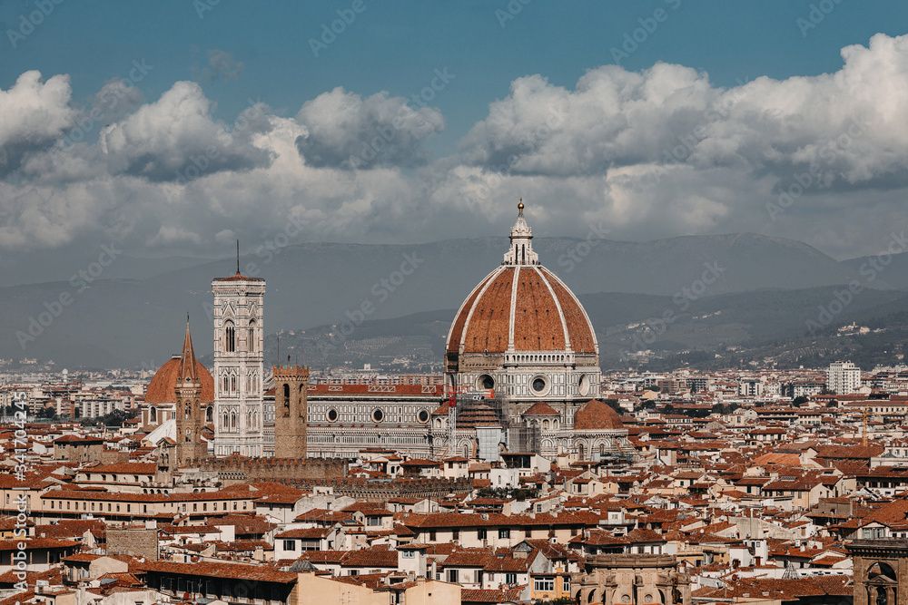 Fototapeta premium Cathedral of Santa Maria del Fiore. The Cathedral in Florence, the most famous of the architectural structures of the Florentine quattrocento. Daytime landscape in Italy, Florence.