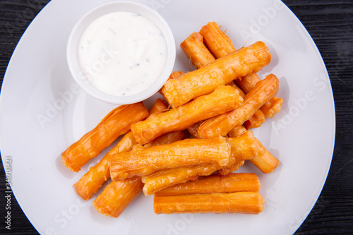 Cheese sticks, served with sour cream 