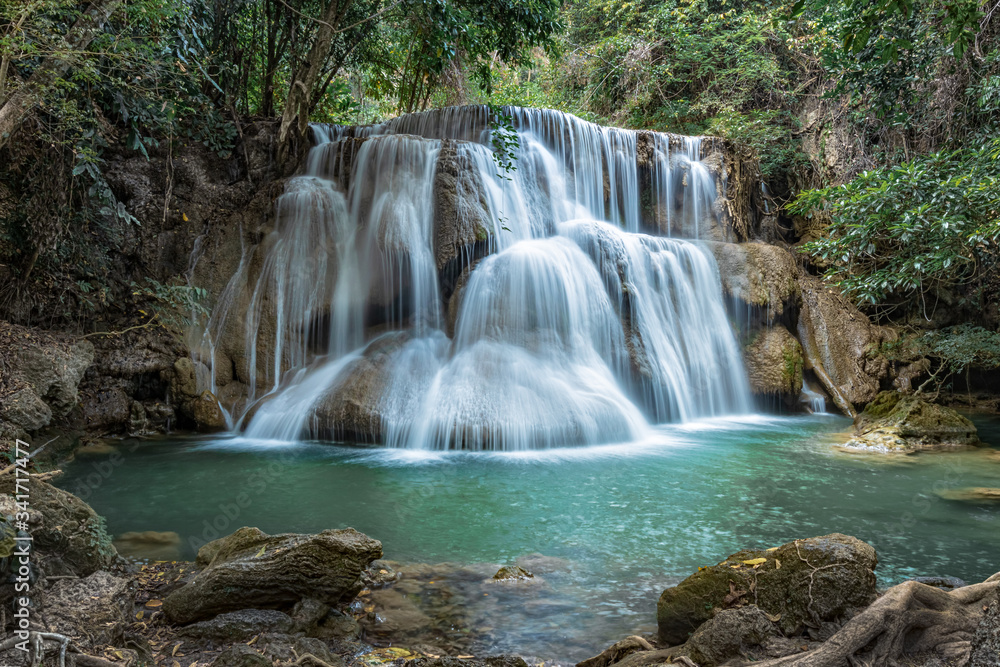 Fototapeta premium Wodospad Huai Mae Khamin, Kanchanaburi