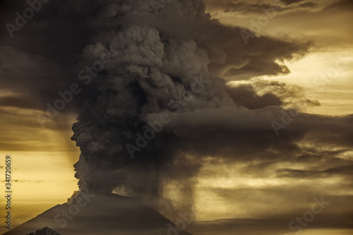 Valokuvatapetti Series of photos from the eruption volcano Agung in Bali