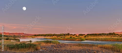 Obraz  z motywem Scenic sunset view at the Orange river border river with South Africa from Noordewer in Namibia.
