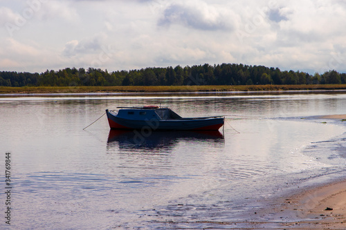 Fototapeta Naklejka Na Ścianę i Meble -  Boat yacht anchored at the shore