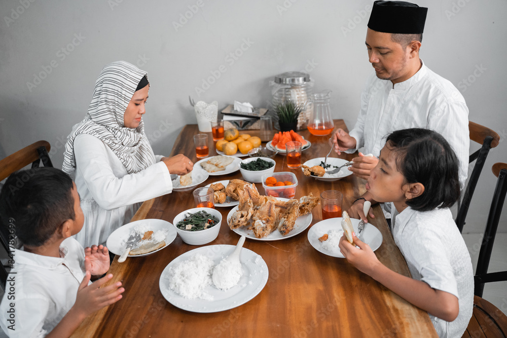 happy muslim asian family having sahoor or sahur breakfast during ramadan happy muslim asian family having sahoor or sahur breakfast during ramadan