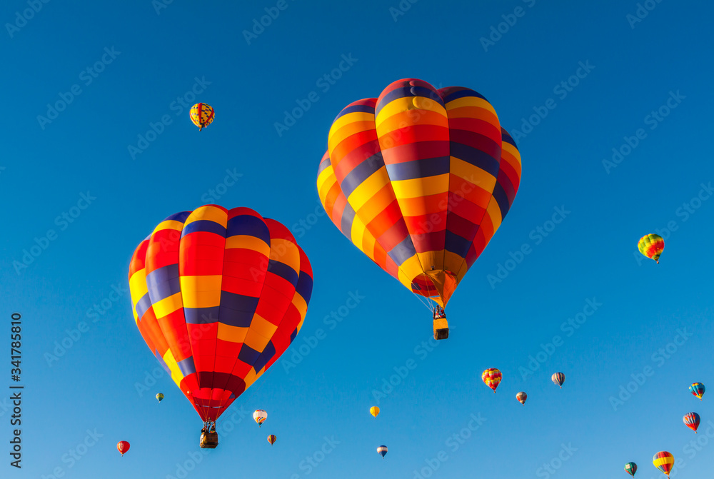 Obraz premium Balloons Aloft For Early Morning Mass Ascension at The Albuquerque International Balloon Fiesta, Albuquerque, New Mexico, USA